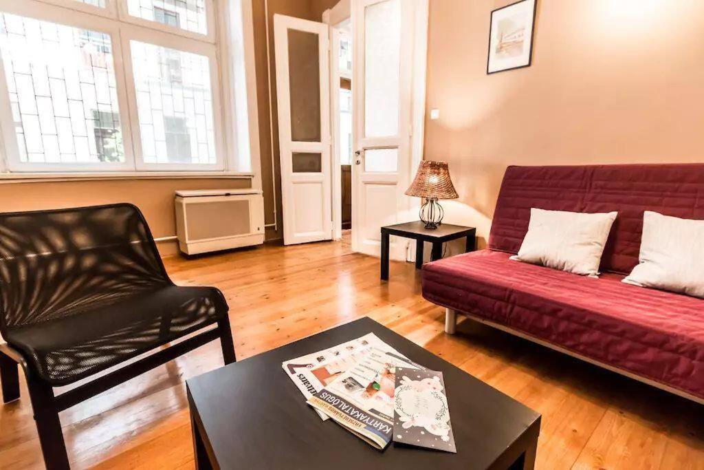 Quiet Apartment Just 10 Minutes From The Center Budapest Bagian luar foto