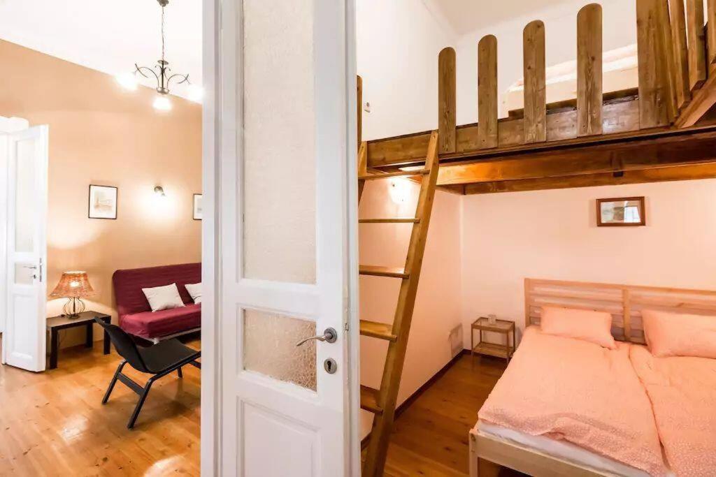 Quiet Apartment Just 10 Minutes From The Center Budapest Bagian luar foto